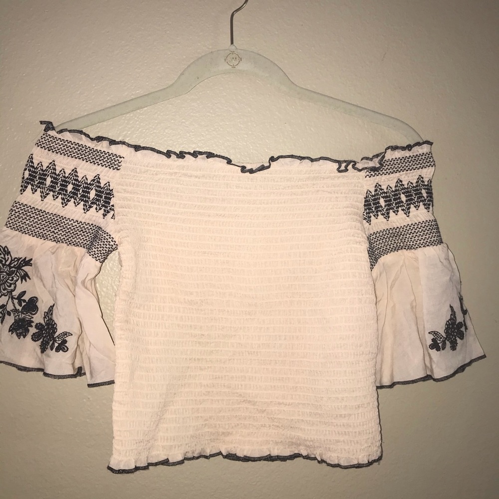 Cream & Black Off the Shoulder Crop Top Size Sm